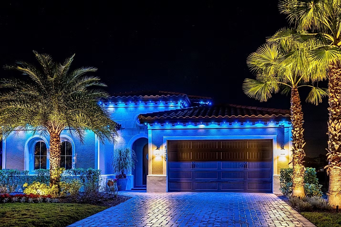 Permanent LED roofline lighting in blue on a Mediterranean home, Orlando FL